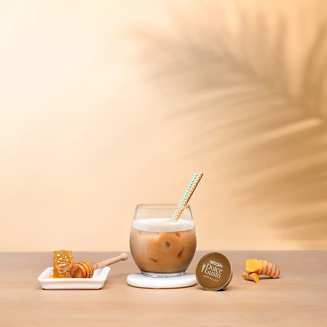Iced Honey Latte coffee recipe prepared with NESCAFÉ® Dolce Gusto® Café Au Lait
